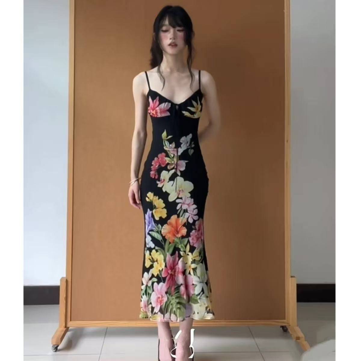 Tropic Strap Vintage - Vestido Halter Retro con Estampado Floral